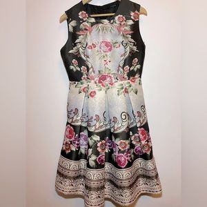 Luna floral dress, size M